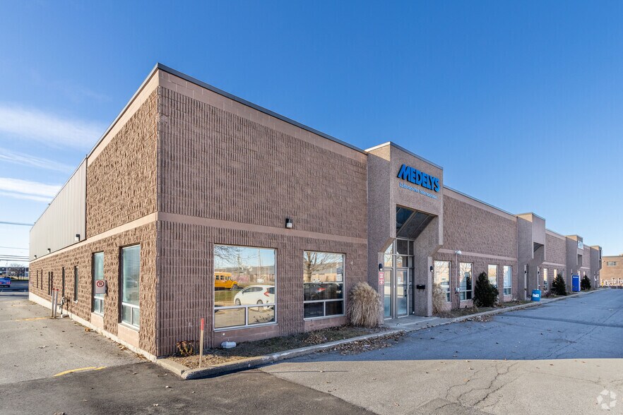 More Photos Of 620-630 Rue Mccaffrey, Saint-Laurent Warehouse For Sale