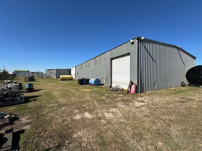 More Photos Of 17130 Market St, Channelview Warehouse For Sale