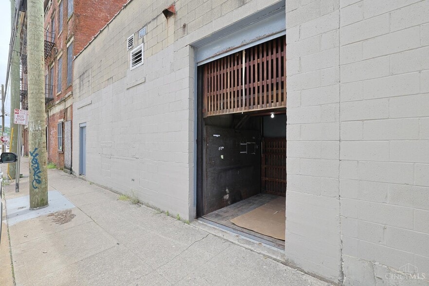 More Photos Of 2108 Central Pky, Cincinnati Loft Creative Space For Sale