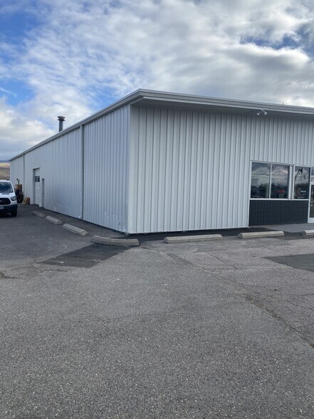More Photos Of 3110 W Broadway St, Missoula Distribution For Lease