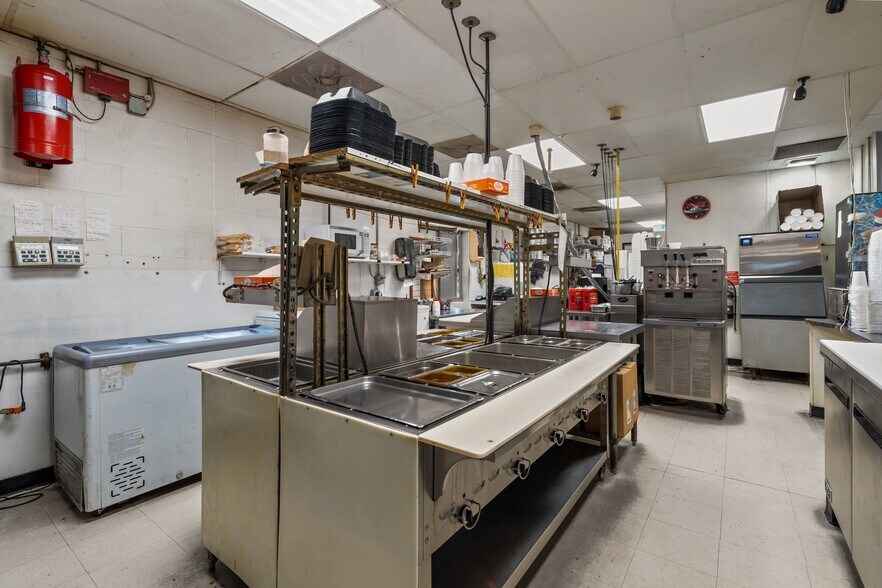 More Photos Of 120 Bank St, Sanford Restaurant For Sale