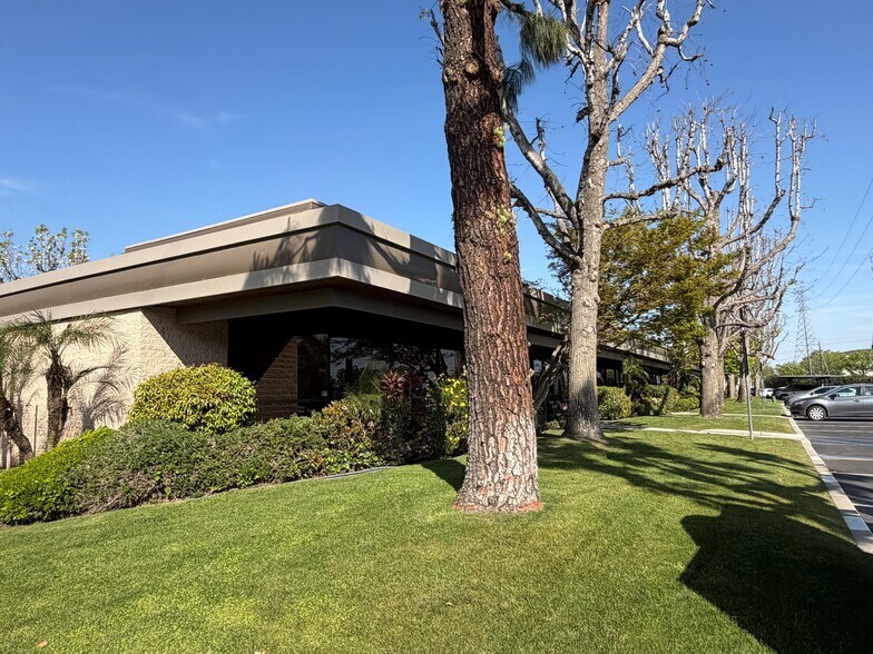 More Photos Of 1800 Westwind Dr, Bakersfield Medical For Lease