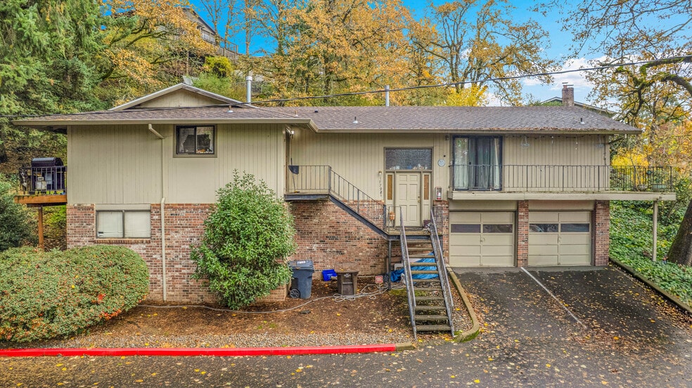 More Photos Of 17792 Webster Rd, Gladstone Apartments For Sale