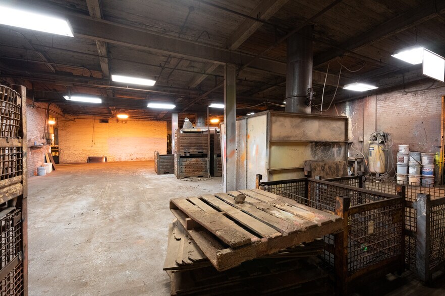 More Photos Of 1315 W 18th St, Anderson Warehouse For Sale