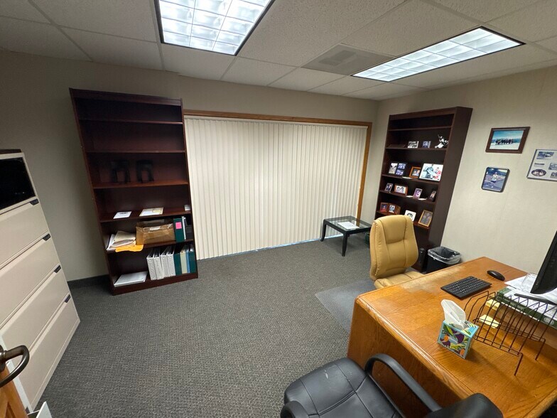 More Photos Of 4035 12th St SE, Salem Office For Lease