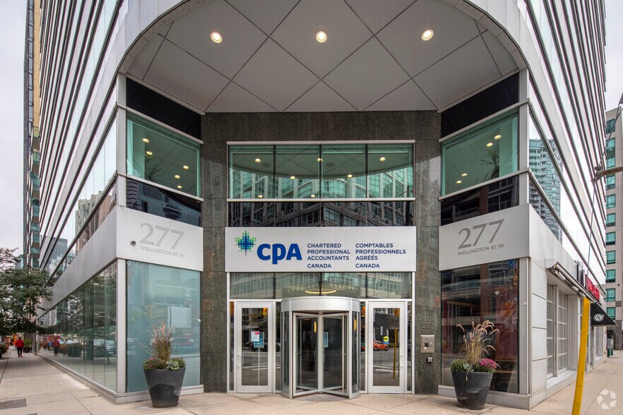 More Photos Of 277 Wellington St W, Toronto Office For Lease