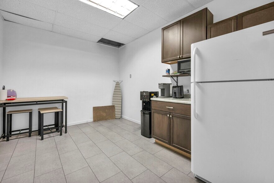 More Photos Of 9431 Mentor Ave, Mentor Freestanding For Sale