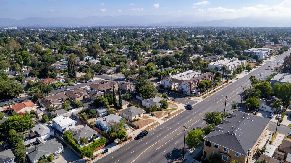 More Photos Of 14005 Victory Blvd, Van Nuys Multifamily For Sale