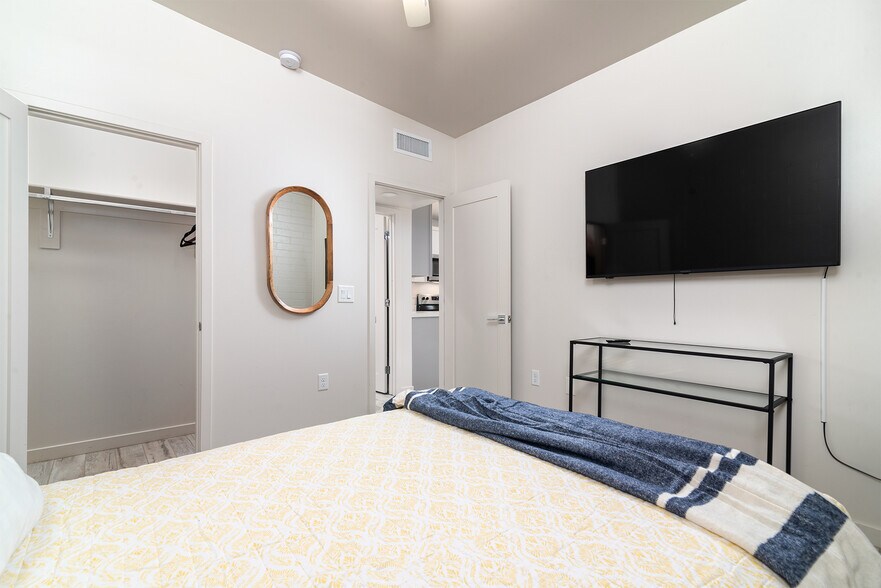 More Photos Of 914 S Kenwood Cir, Tempe Apartments For Sale