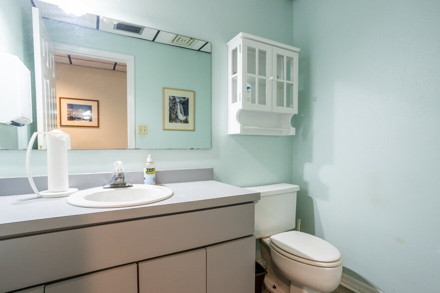 More Photos Of 1013 SW 2nd Ave, Gainesville Office For Sale