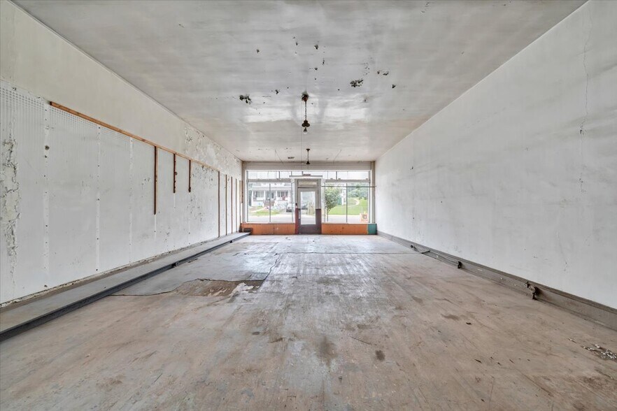 More Photos Of 2302 Melrose Ave NW, Roanoke Flex For Lease