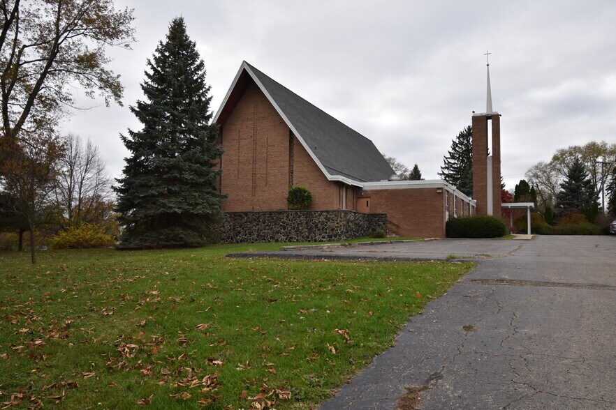 More Photos Of 165 E Square Lake Rd, Bloomfield Hills Religious Facility For Sale