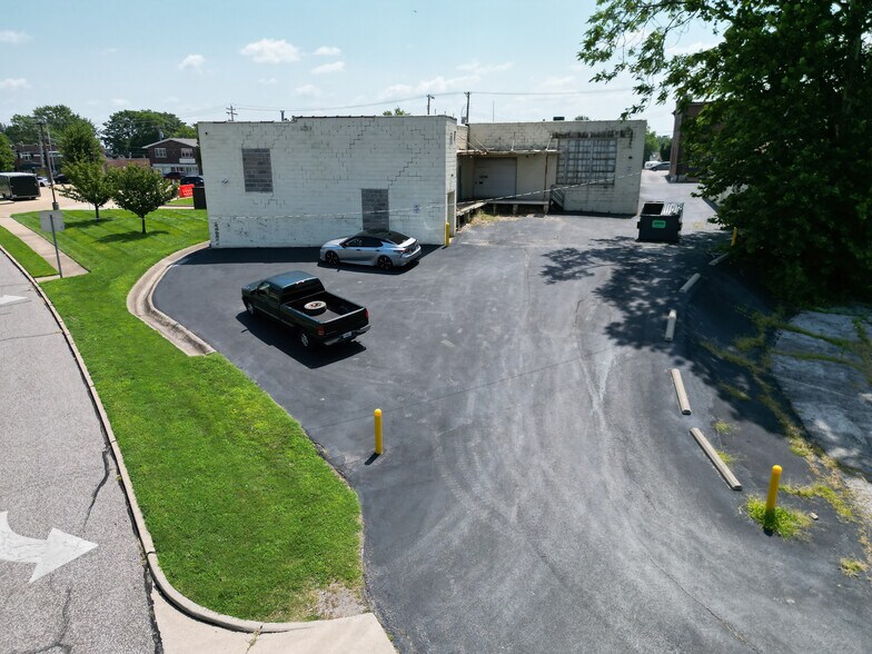 More Photos Of 8213 Gravois Rd, Affton Warehouse For Sale