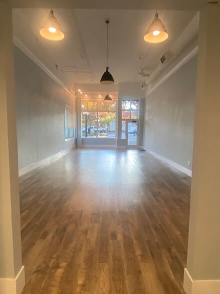 More Photos Of 1420-1428 Main St, Saint Helena Hotel For Lease