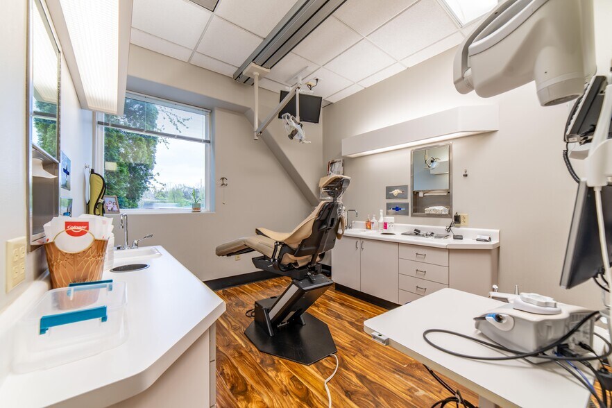 More Photos Of 100 Brevco Plz, Lake Saint Louis Medical For Lease