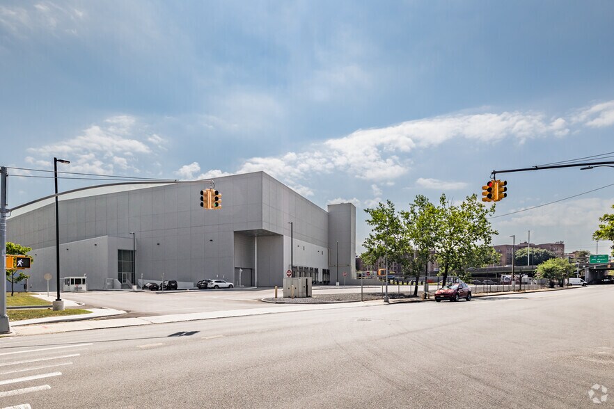 More Photos Of 28-10 Whitestone Expy, Flushing Warehouse For Sale