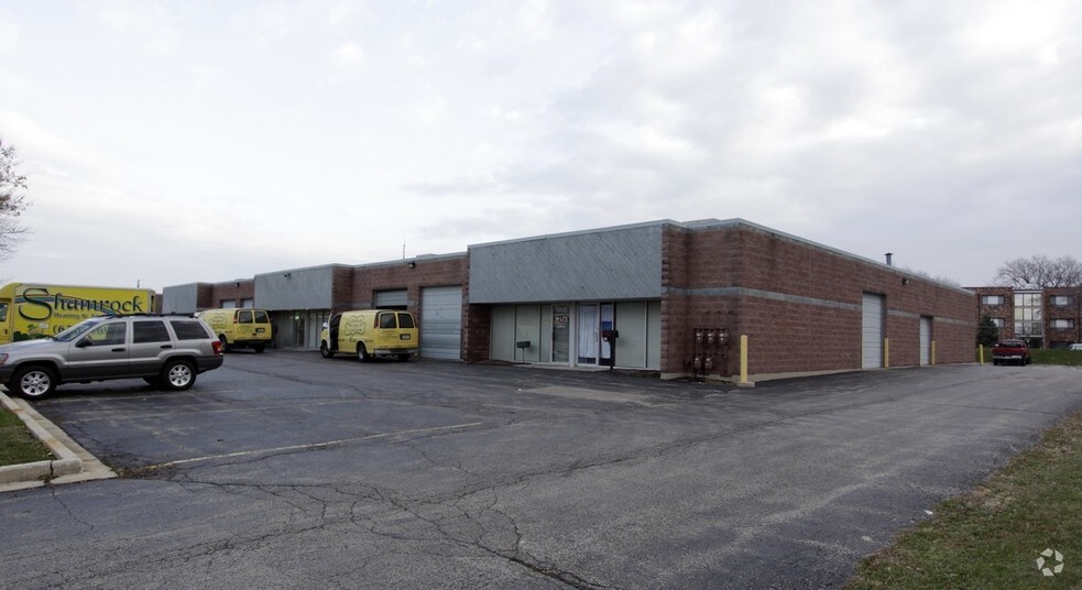 More Photos Of 190 Easy St, Carol Stream Manufacturing For Lease