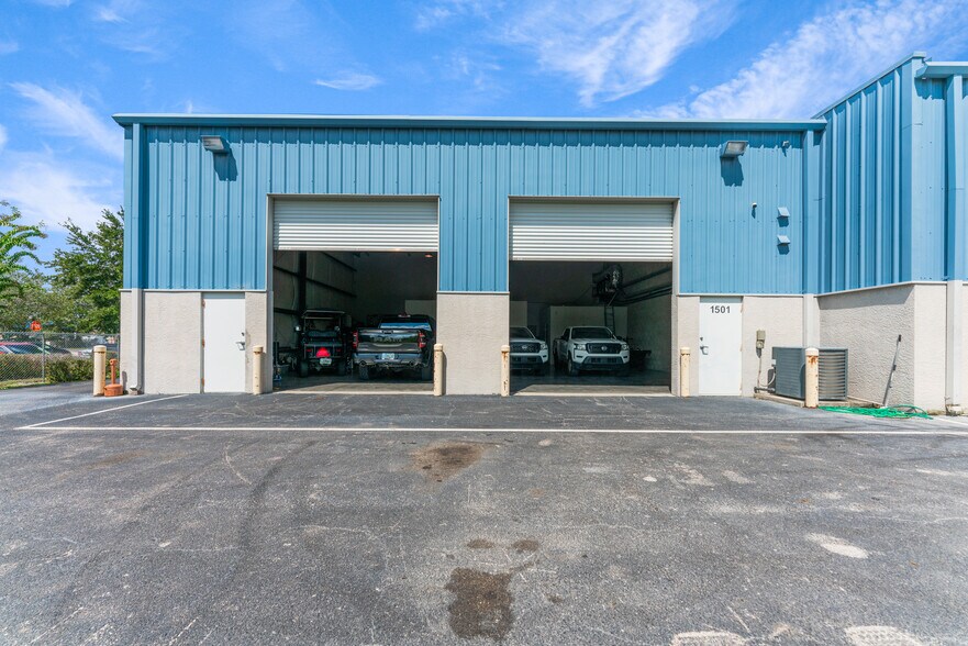 More Photos Of 1501 Sarasota Center Blvd, Sarasota Warehouse For Lease
