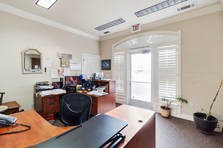 More Photos Of 3075 Crossroads Dr, Redding Light Distribution For Sale