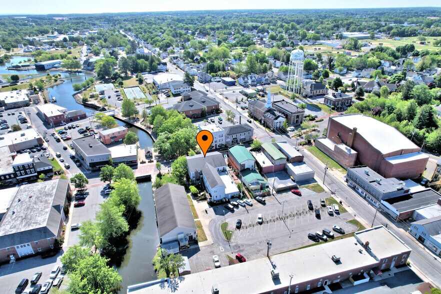 More Photos Of 10 S Walnut St, Milford Restaurant For Sale