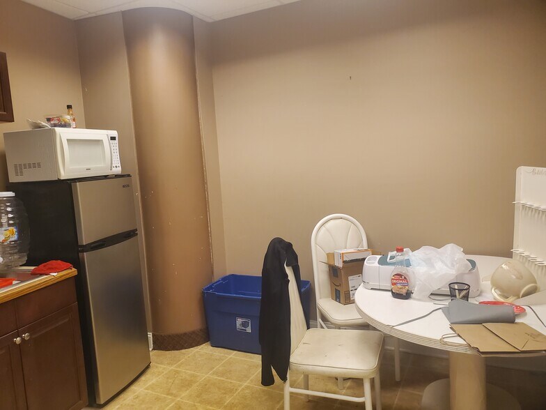 More Photos Of 2425 Hyde Park Blvd, Niagara Falls Freestanding For Lease