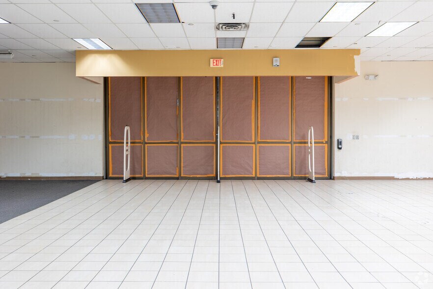 More Photos Of 820 & 3655 Citadel Dr E, Colorado Springs General Retail For Sale