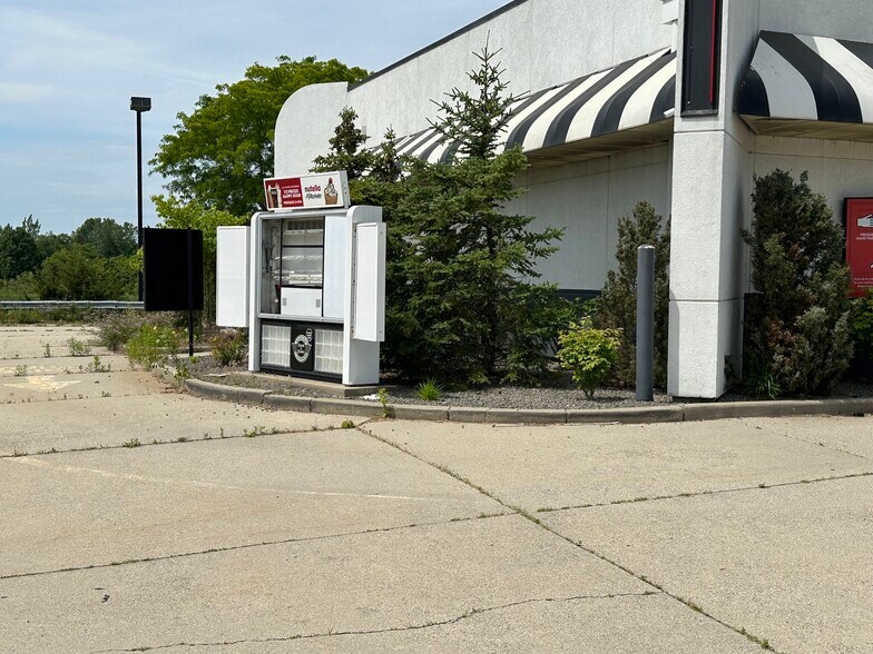 More Photos Of 4550 28th St SE, Grand Rapids General Retail For Sale