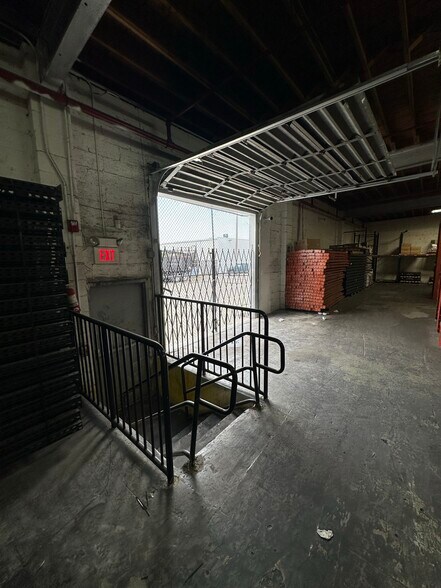 More Photos Of 3700 NW 54th St, Miami Warehouse For Lease
