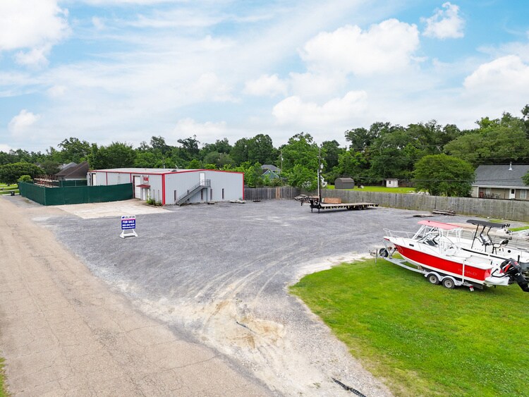 More Photos Of 41107 Don Lou Dr, Gonzales Warehouse For Sale