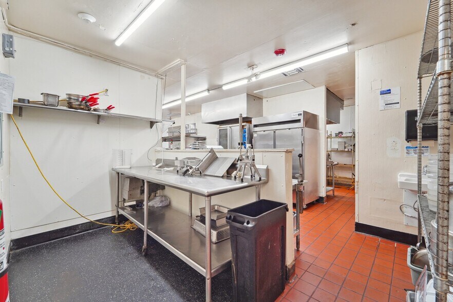 More Photos Of 2133 S Sheridan Blvd, Denver Restaurant For Lease