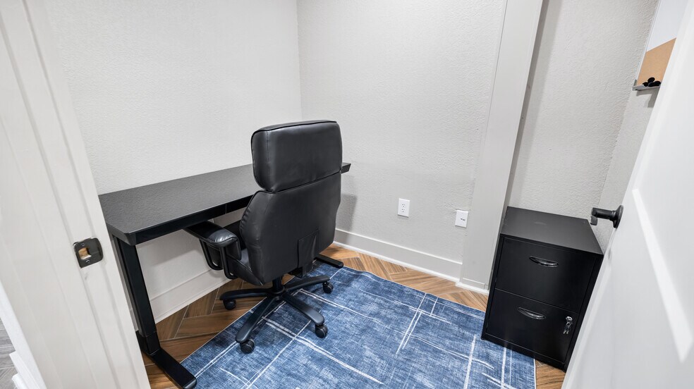 More Photos Of 6776 Caroline St, Milton Coworking Space