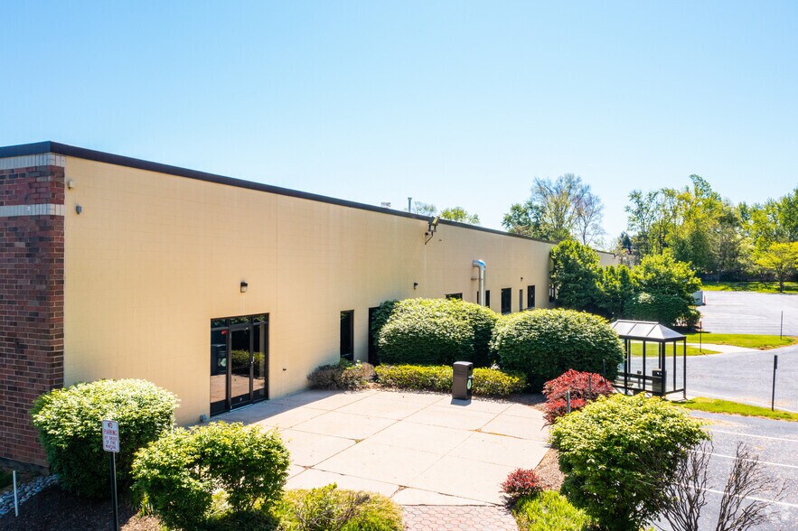 More Photos Of 500 Enterprise Dr, Horsham Township Flex For Lease