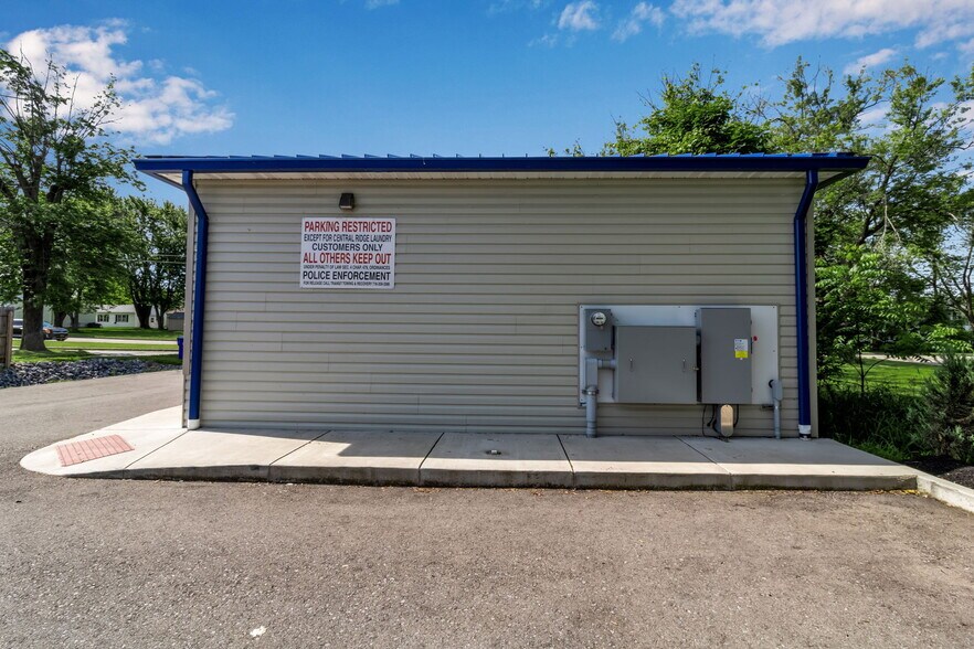 More Photos Of 1450 Ridge, West Seneca General Retail For Sale