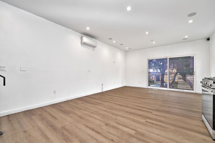 More Photos Of 550 W 47th St, Los Angeles Apartments For Sale