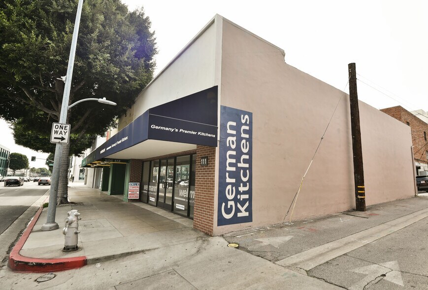 More Photos Of 111 N Robertson Blvd, Beverly Hills Storefront Retail Office For Lease