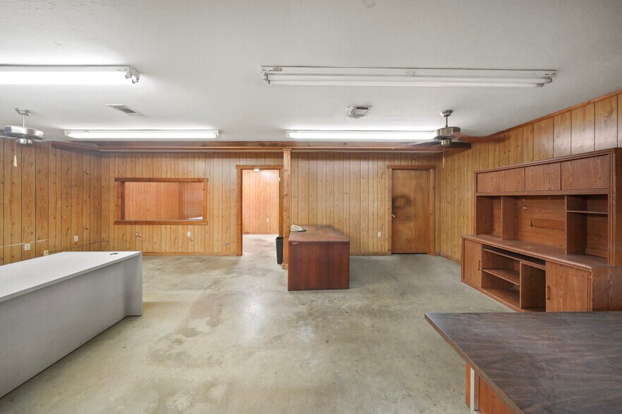 More Photos Of 213 FM 1314, Conroe Manufacturing For Lease