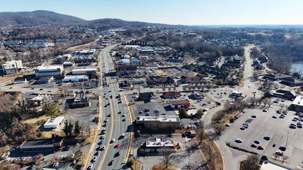 More Photos Of 105 New House Dr, Charlottesville Restaurant For Lease
