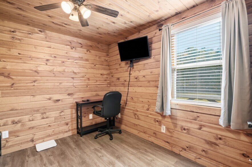 More Photos Of 4650 Highway 52, Loretto Apartments For Sale