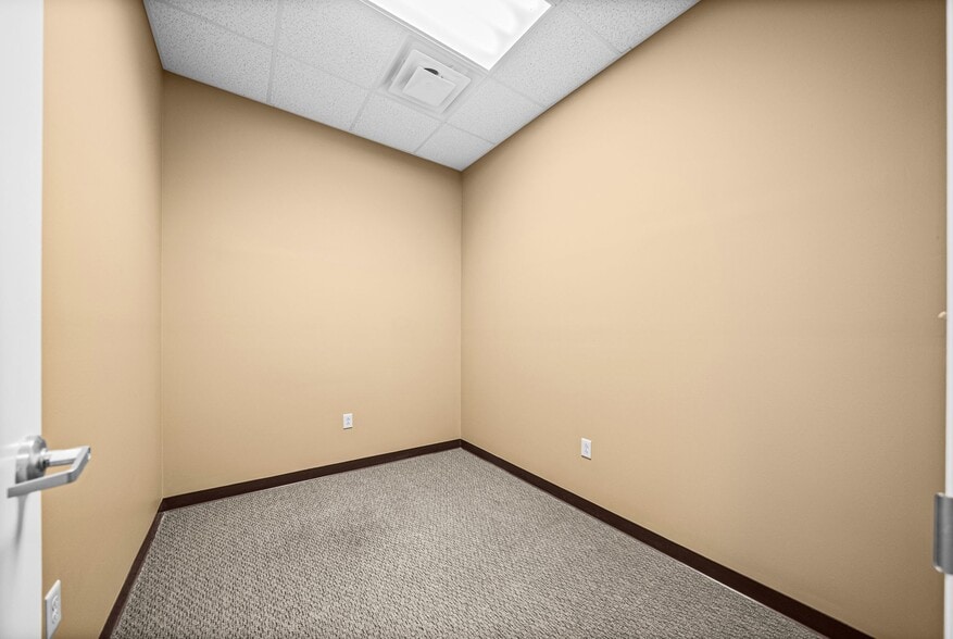 More Photos Of 2231 Stokes Rd, Clarksville Storefront Retail Office For Lease