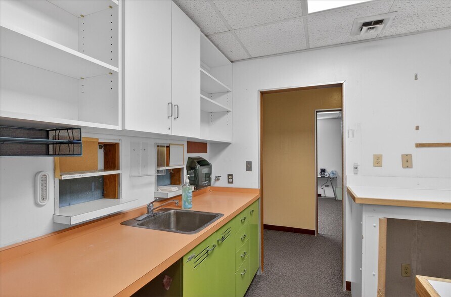 More Photos Of 820 N Pine River St, Ithaca Healthcare For Sale