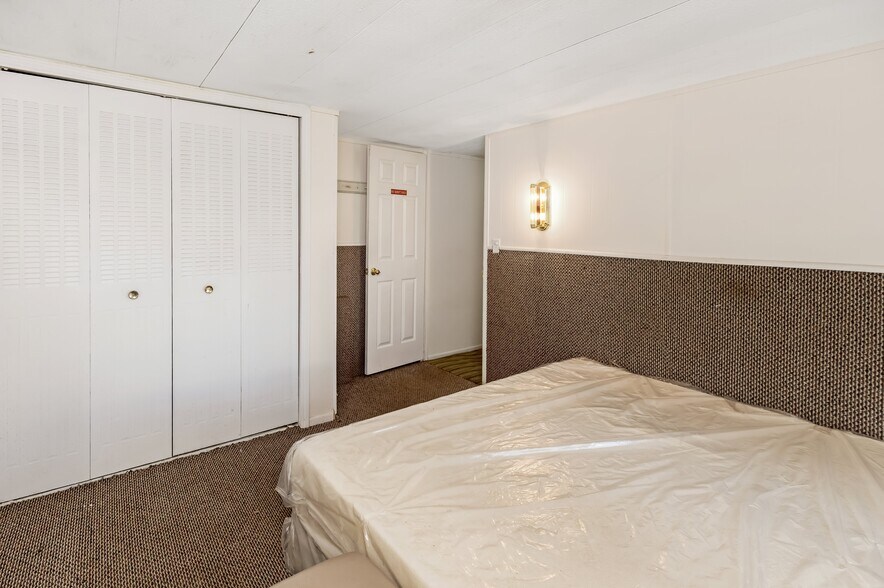 More Photos Of 3905 32nd St, Port Huron Truck Terminal For Sale