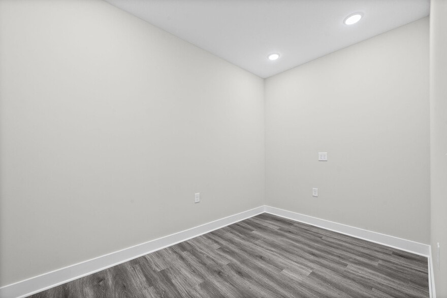 More Photos Of 1404 Dover Rd, Clarksville Office For Lease