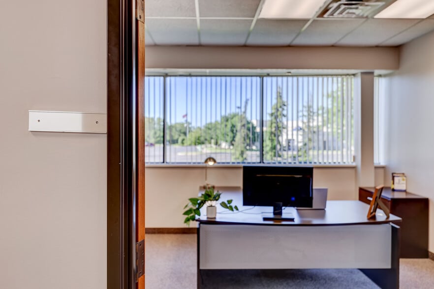 More Photos Of 4750 Venture Dr, Ann Arbor Light Manufacturing For Lease