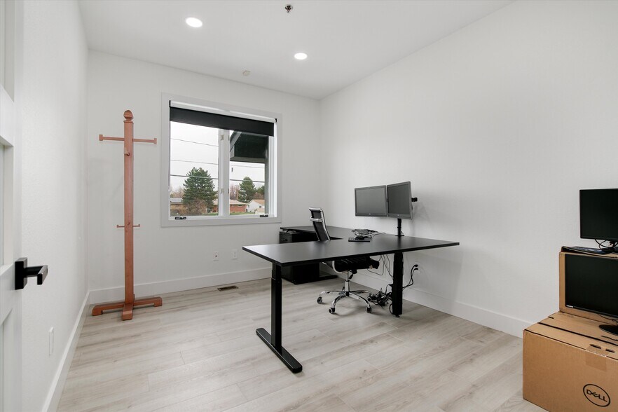 More Photos Of 42 Garden Ctr, Broomfield Office For Lease