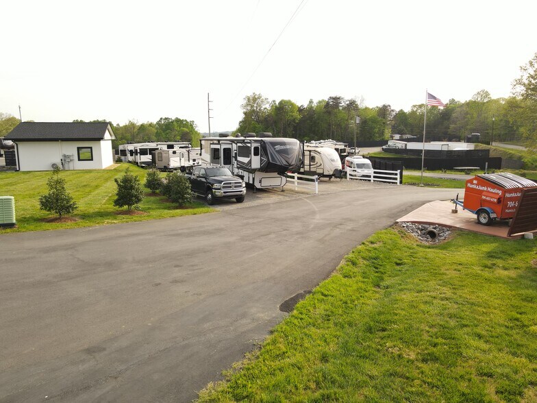 More Photos Of 141 Dishman Ln, Statesville Trailer Camper Park For Sale