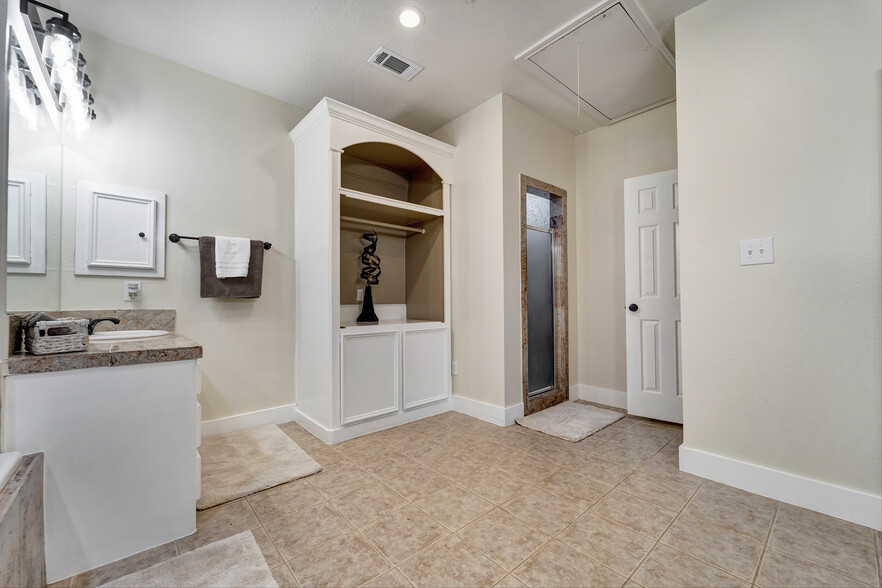 More Photos Of 5607 Sapp Rd, Conroe Lodge Meeting Hall For Sale