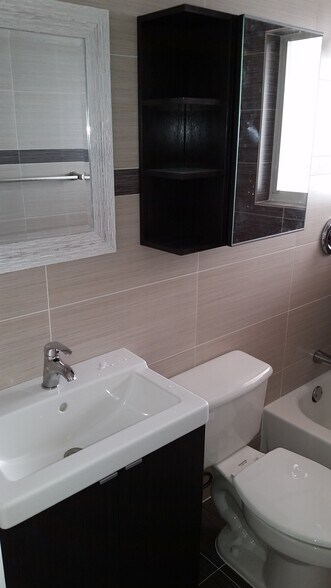 More Photos Of 1942 Monroe St, Hollywood Apartments For Sale