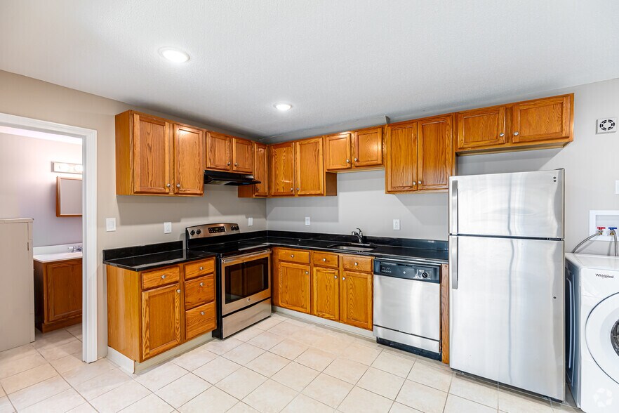 More Photos Of 82 Main St, East Hampton Apartments For Lease