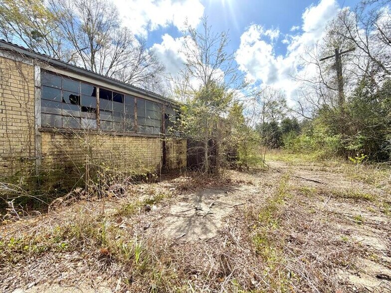 More Photos Of 206 E 2nd St, Deridder Industrial For Sale