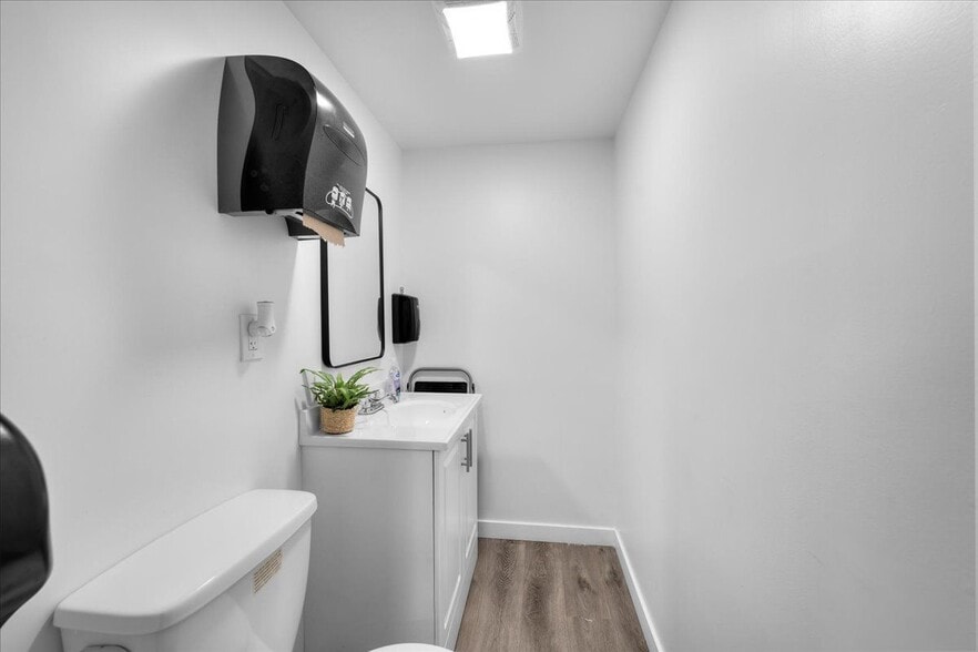 More Photos Of 3814 W 139th St, Hawthorne Warehouse For Sale